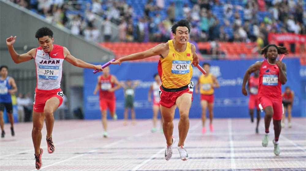 成都大运会｜中国男子4X100米接力队 千分之六秒逆转夺冠