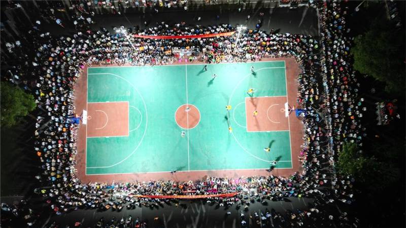 这个镇 篮球场超过70个——广西南宁那楼镇乡村篮球愈发火爆