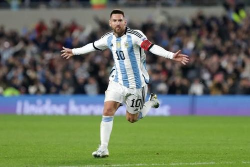 又是梅西绝杀！阿根廷队踏上世界杯卫冕之旅