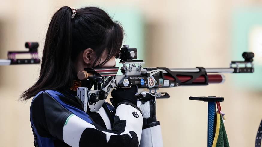 射击——中国队夺得女子10米气步枪团体赛金牌