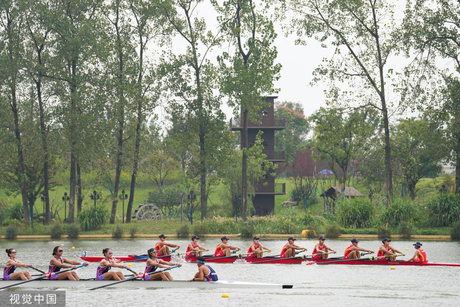 [图]亚运会赛艇女子八人单桨有舵手决赛 中国队夺冠