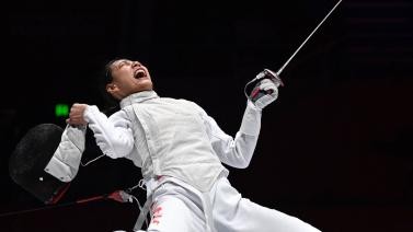 亚运会-女子个人花剑决赛 中国选手黄芊芊摘金