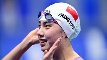 女子50米自由泳决赛 张雨霏刷新亚运会纪录摘金