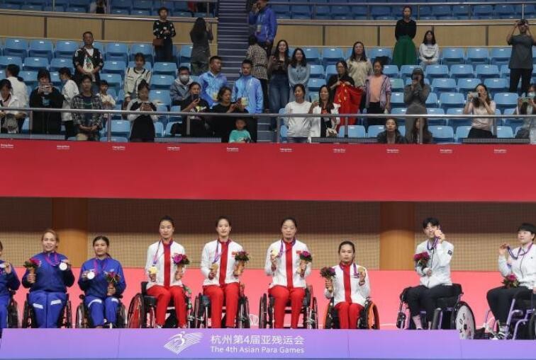 杭州亚残运会｜轮椅击剑 女子重剑团体：中国队夺冠