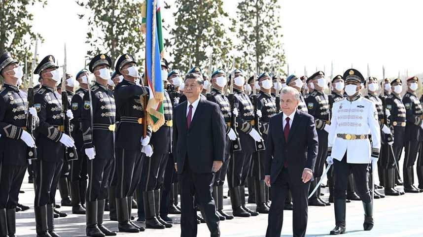习近平同乌兹别克斯坦总统米尔济约耶夫会谈