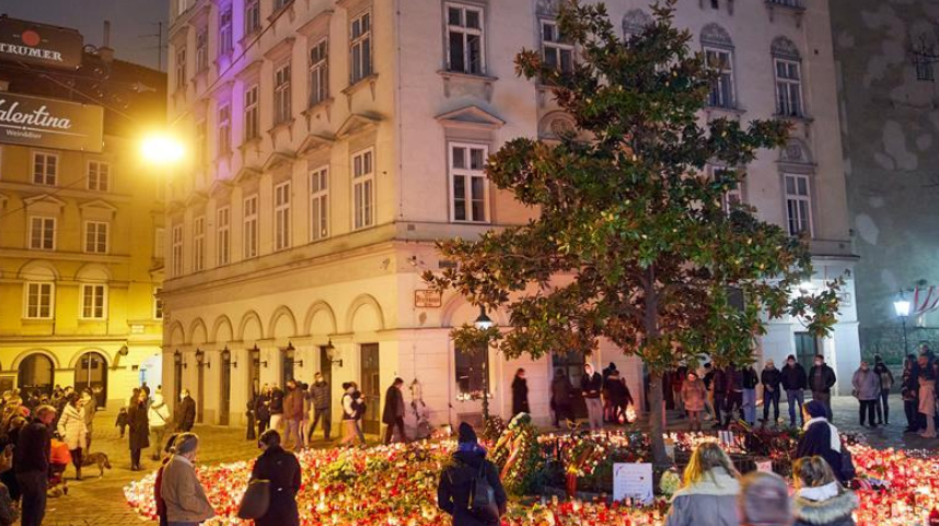 维也纳：烛光寄哀思