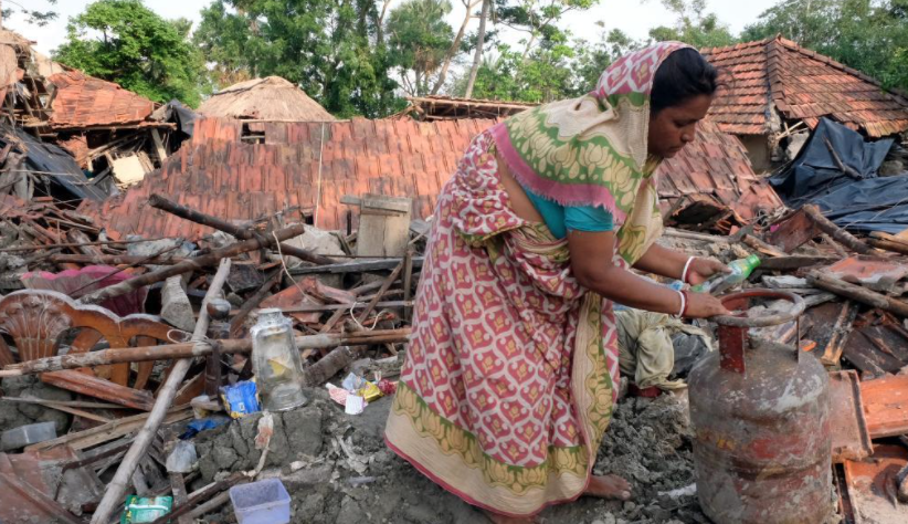 印度：极端天气摧毁的房屋