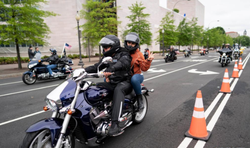 华盛顿举行“滚雷”摩托车大游行