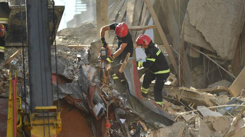 格鲁吉亚西部一楼房垮塌致多人被困