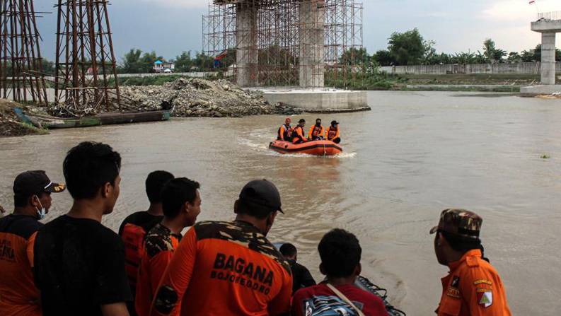 印尼：搜寻船只倾覆失踪人员