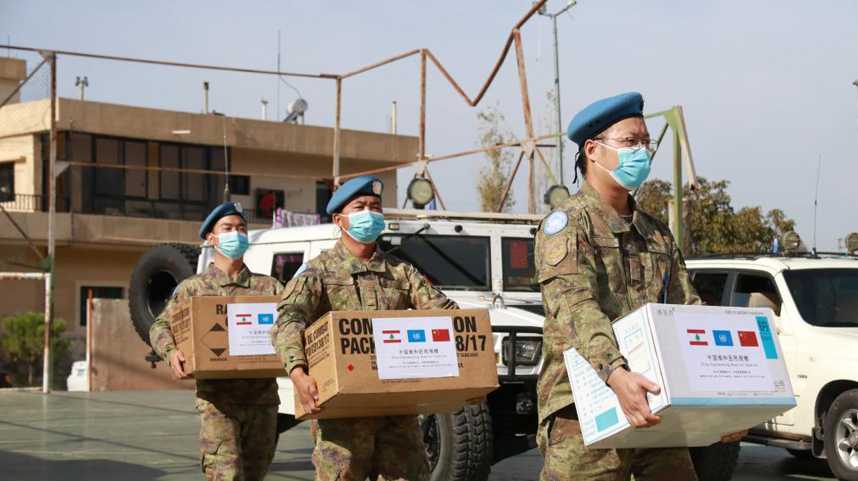 中国维和医疗分队向黎巴嫩村庄捐赠药品