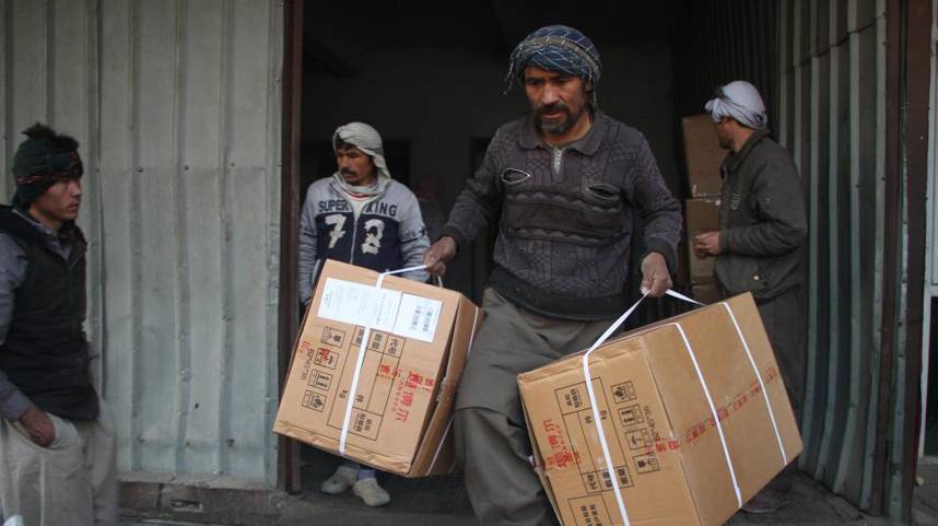 阿富汗难民事务部发放中国援助物资 