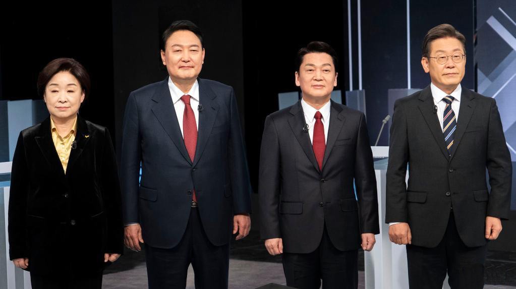 韩国举行最后一次总统候选人电视辩论