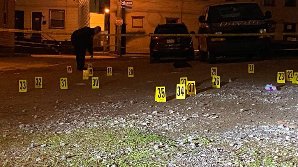 美国匹兹堡市枪击事件造成2人死亡