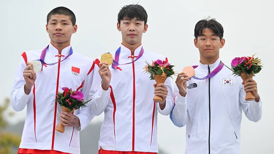 马拉松游泳——中国选手包揽男子10公里冠亚军