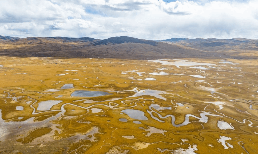 西藏昌都：鸟瞰美丽的拉妥湿地