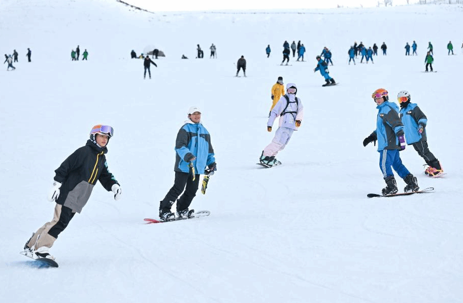 追着雪花看新疆丨走进新源那拉提国际滑雪场