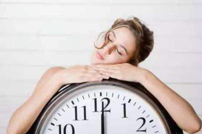 每晚睡不够6小时的人 患感冒风险会增加4倍
