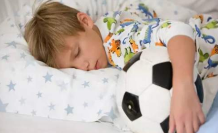 如何让孩子单独睡？孩子多大单独睡最好呢
