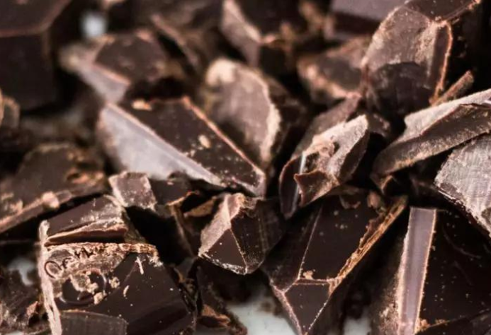 吃黑巧克力有助于降血压吗？吃多少比较好