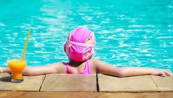 夏季游泳虽然好 但大家游泳时要谨记五个禁忌