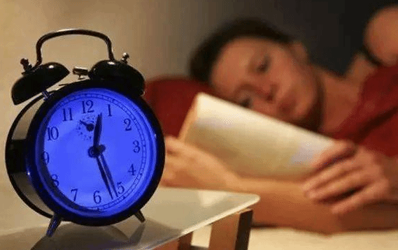 开灯睡觉为啥会“催肥”？如何减少开灯睡觉的危害