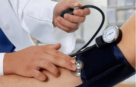 高血压的7大症状 出现4个以上赶快上医院测血压