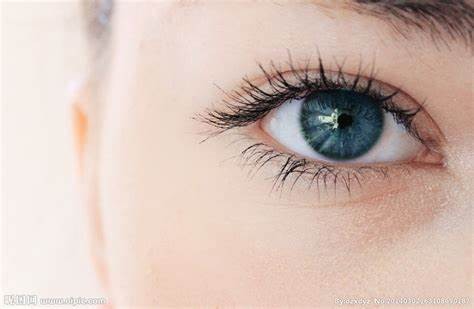 眼睛里有红血丝 可能与这4种因素有关