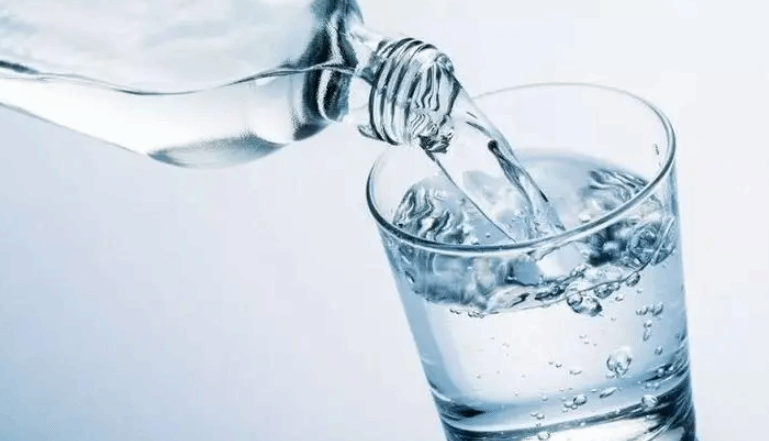 高温环境下该如何科学饮水？别忘了给身体喝饱水