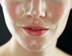 如何能控制好脸上的油  油性皮肤怎么护理