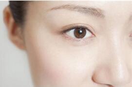 晨起眼皮肿影响颜值 4种方法帮你来消肿