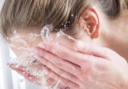 洗脸习惯很重要 这些方法让你脸部补水有成效
