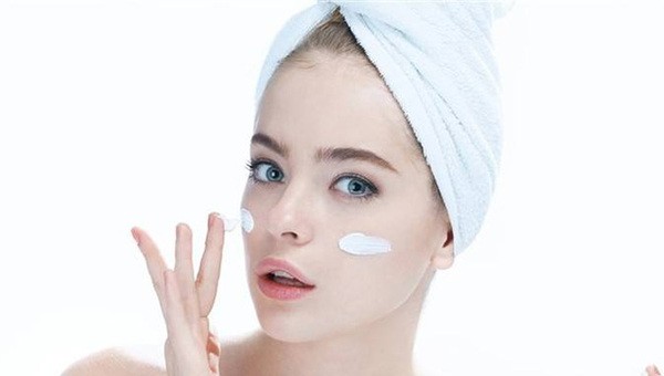 对抗皮肤衰老防晒是根本 阴天也要防晒  护肤简单就好