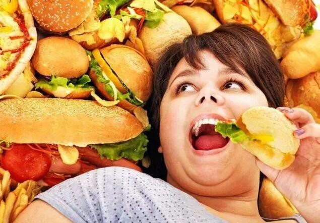 因为压力大肆吃喝的肥胖女 这5个小妙招可以帮助你