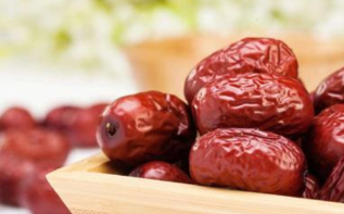 经常生吃红枣可以给身体补充大量的维生素