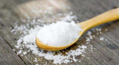盐过量会增加健康风险 这7类人尤其要少吃盐
