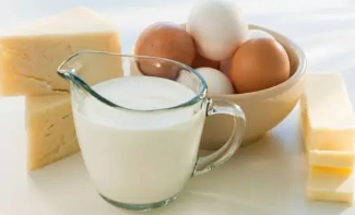 喝牛奶对补钙有用吗？一杯牛奶能把钙喝够吗