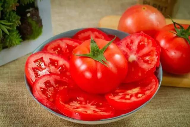 西红柿生吃好还是熟吃好？各有各的好处