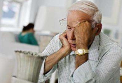 老年人持续长期情绪低落会让老人变“傻”