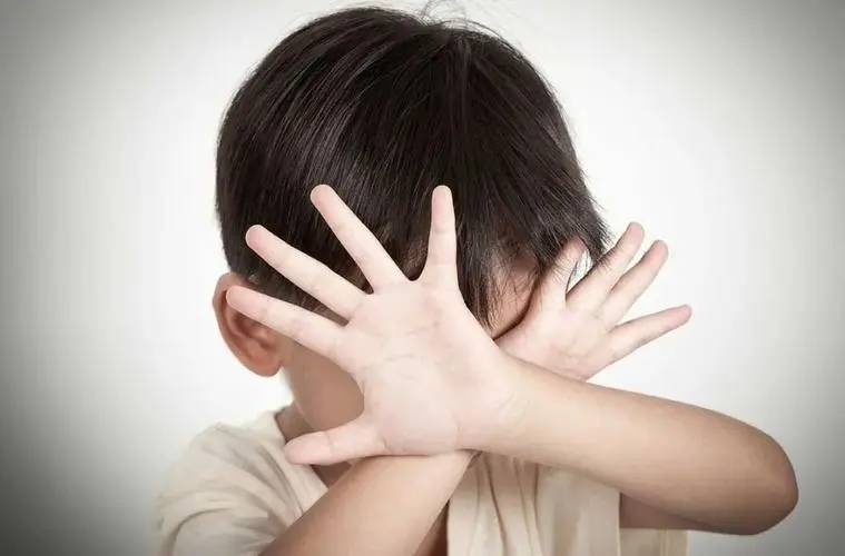 为什么越来越多孩子得自闭症？如何预防自闭症