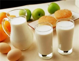 睡前喝牛奶等同“服毒”？如何正确喝牛奶
