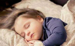 是什么让孩子睡不好觉？孩子睡多久才算够