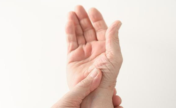 手指畸形是类风湿关节炎作怪吗？专家告诉你