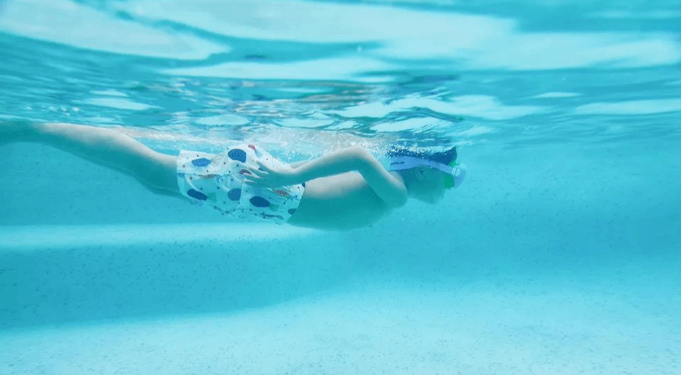 夏季游泳容易得中耳炎？得做好这4点来预防
