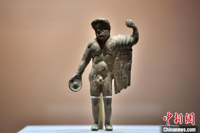 图为青铜雕像，希腊化时期，公元前2世纪-公元前1世纪。　韦亮 摄