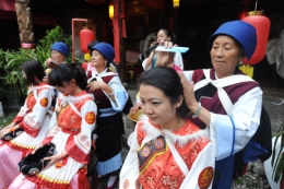 “有福气的女人”的发型 中国传统梳头礼仪