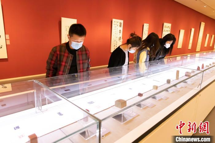 11月6日，“第十三届中国艺术节全国优秀书法篆刻作品展览”在天津美术馆正式开展。　王在御 摄
