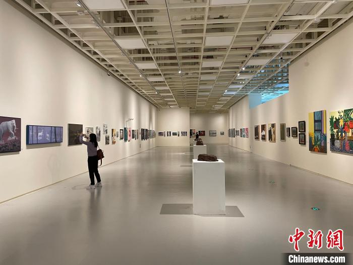 2022年上海青年艺术博览会开幕。　高志苗 摄