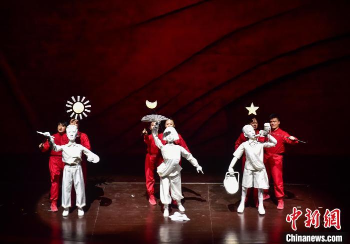 图为2022桂林艺术节开幕式演出现场。　唐梦宪 摄