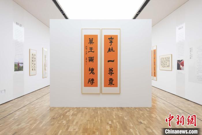 “壮游与长歌——莫言/王振 两块砖墨讯特展”。　上海龙美术馆 供图